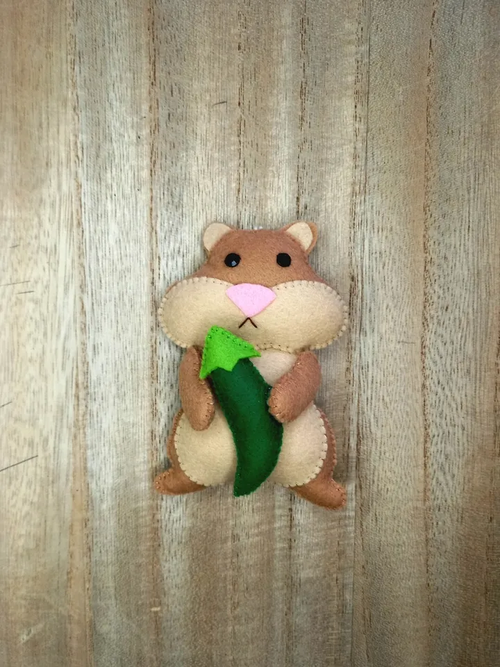 Hamster toy, felt toy, Hamster with a pod of peas, Thrifty hamster toy for child