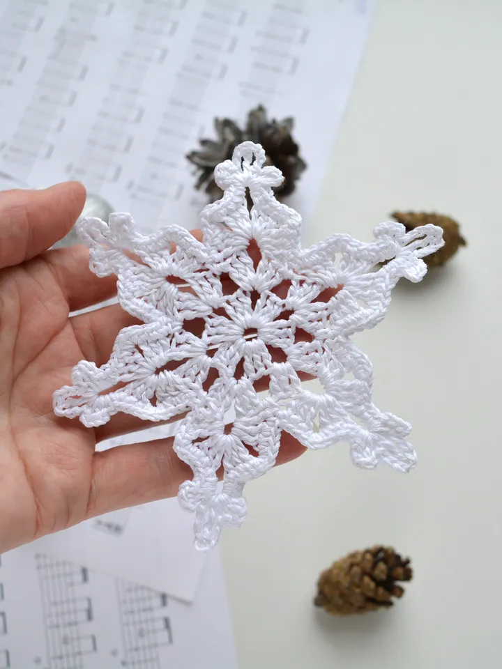 Snowflake ornament crochet pattern