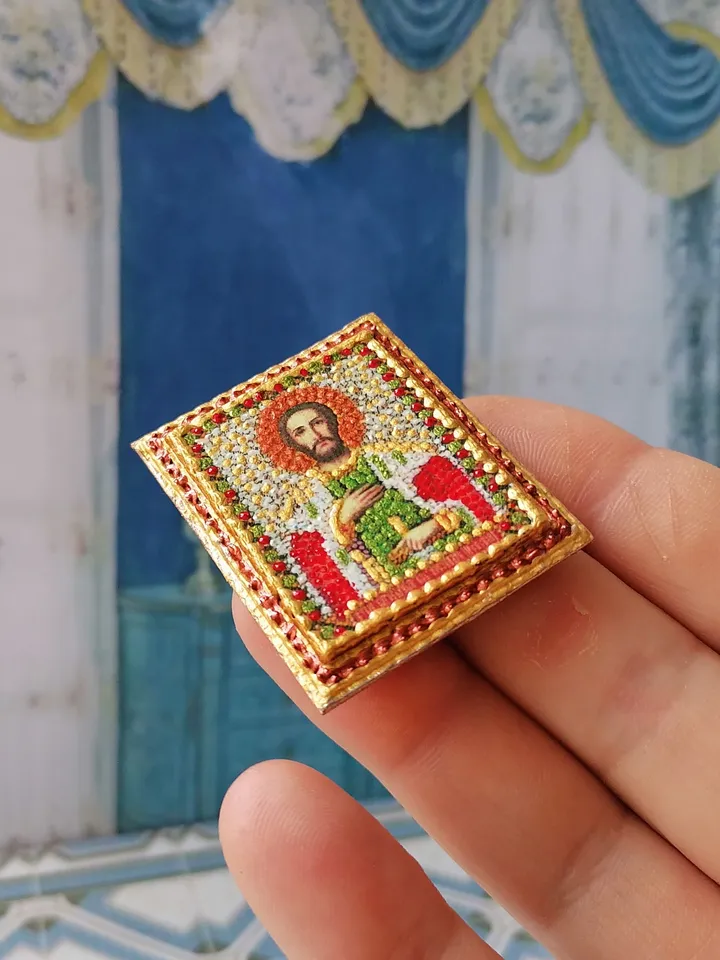 Miniature icon. Christmas icon.1:12 scale.Dollhouse miniature. Christmas. 1:12.Handmade. Imitation of beads.