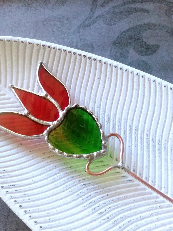 Garden art, Glass flower, Red flower, nature stained glass, Plant pot glass stake, Stain glass plant flower, Lotus stick