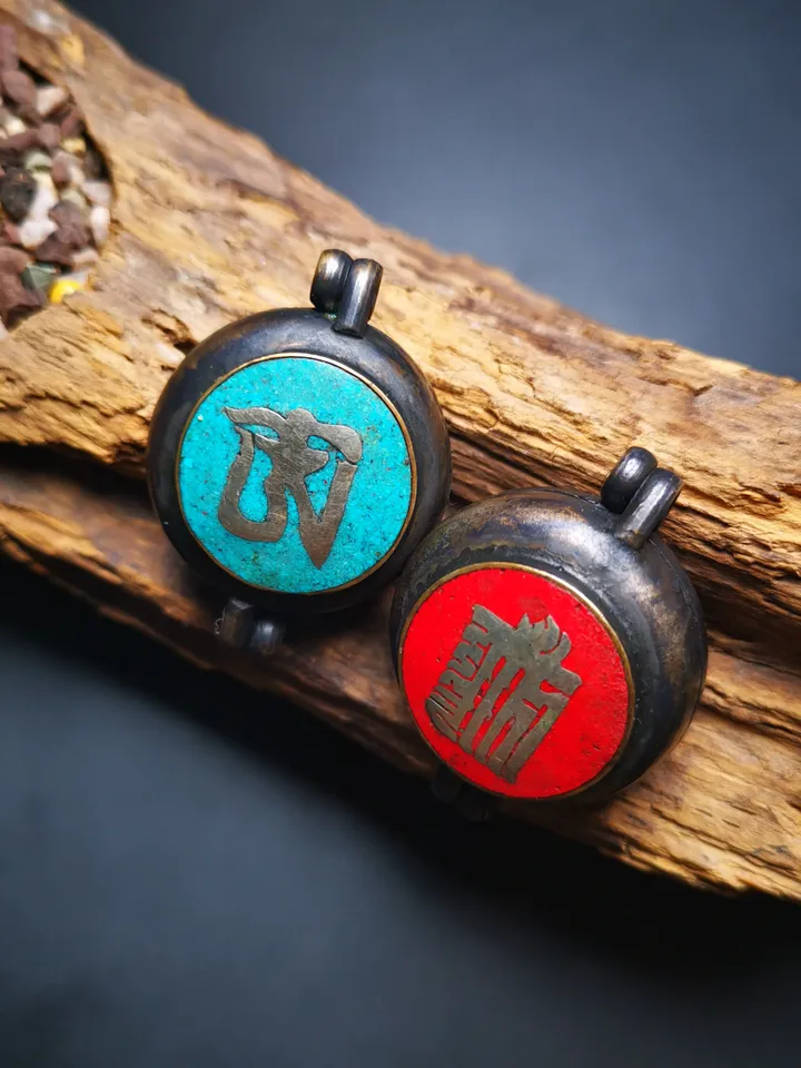 Gandhanra Antique Handmade Gau Ghau Shrine, Mini Tibetan Buddhist Altar Amulet Pendant,OM and Kalachakra Symbol