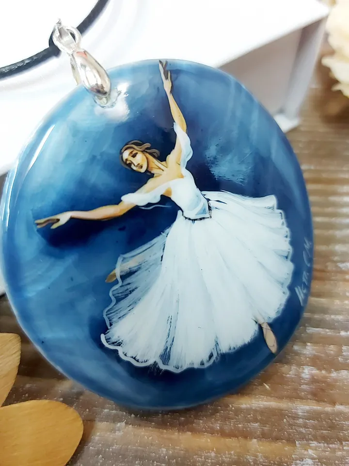 Mesmerizing Ballet Beauty: Captivating Round Mother-of-Pearl Pendant with Hand-Painted Ballerina - An Ode to the Graceful World of Dance