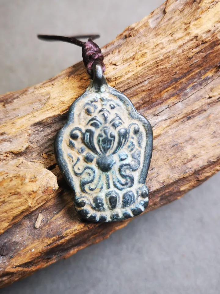Gandhanra Antique Lotus Amulet Badge,Tibetan Buddhist Protective Amulet Pendant,Made of Thokcha