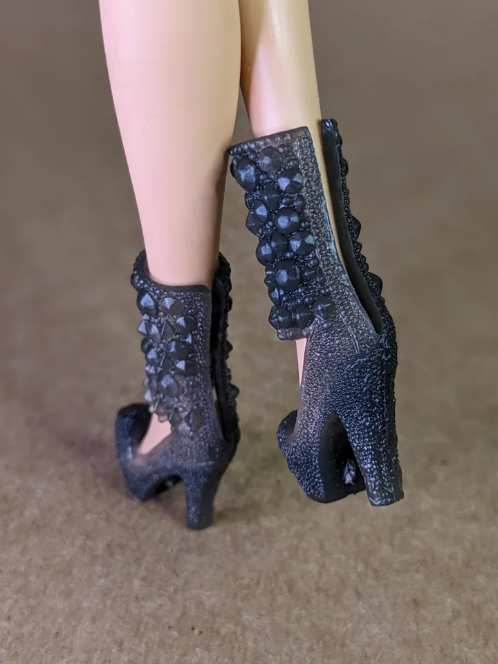 Gray high-heeled shoes for 1/6 scale female dolls