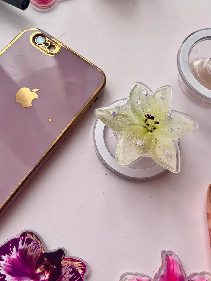 White Lily Flower Phone Grip, Elegant Floral Phone Grip, Phone Accessory, Flower Popsocket