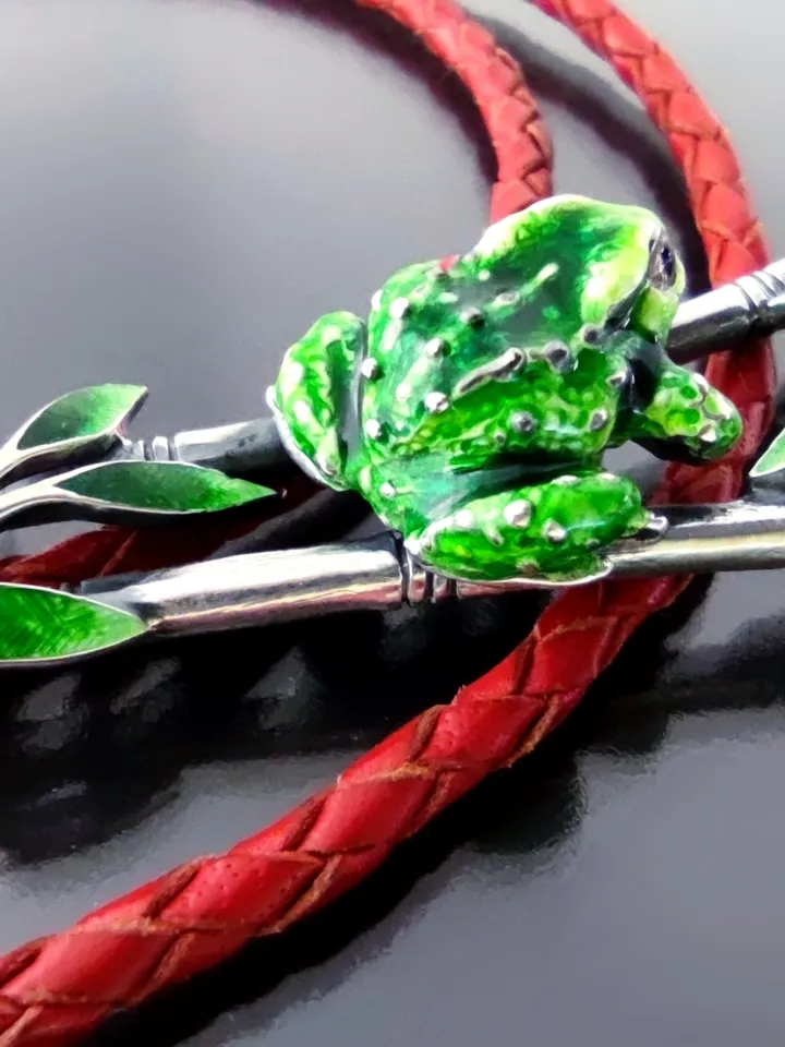 Original pendant - Lizard on a cord
