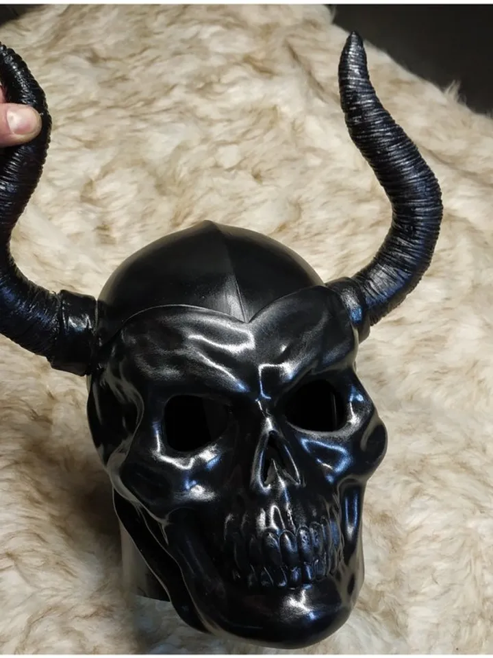 Warhammer helmet - horned helmet - warhammer cosplay - LARP - LARPJ - cosplay co