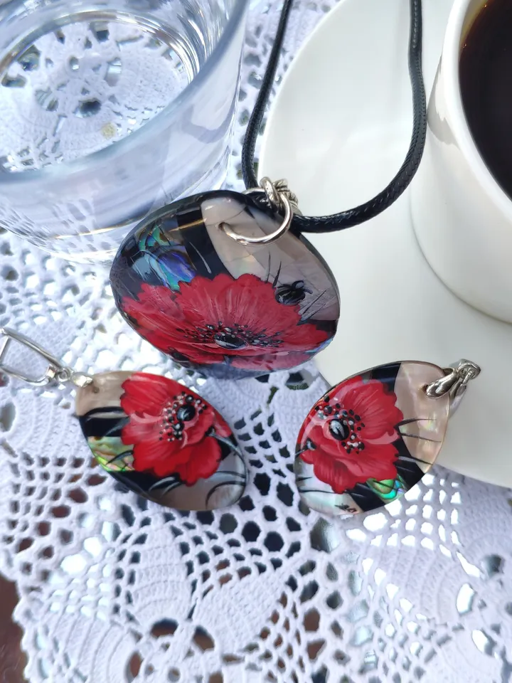 Handmade jewelry sets: Gorgeous Red Poppies on Stylish pearl pendant & earrings • Statement floral pendant with handmade jewelry earrings