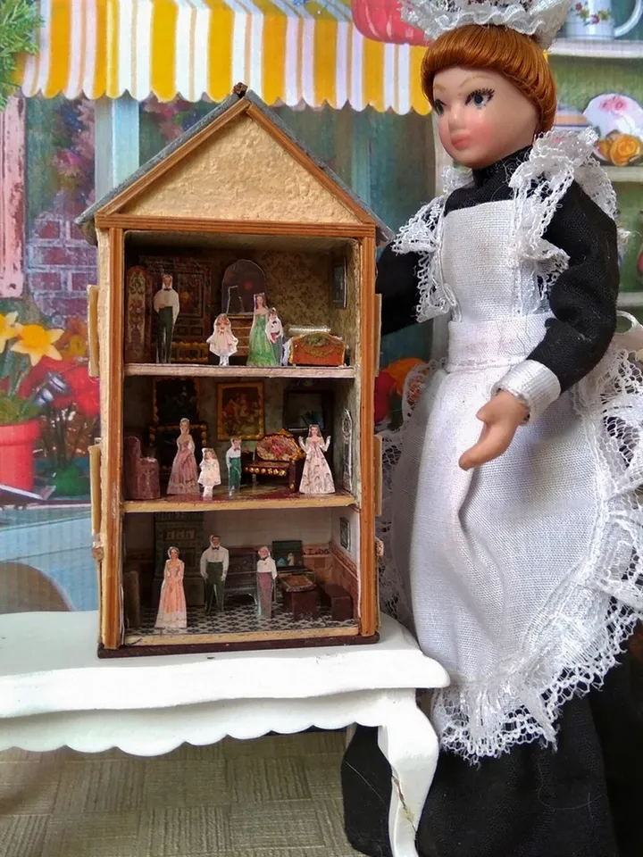 Miniature roombox for a doll house.1:12 scale.