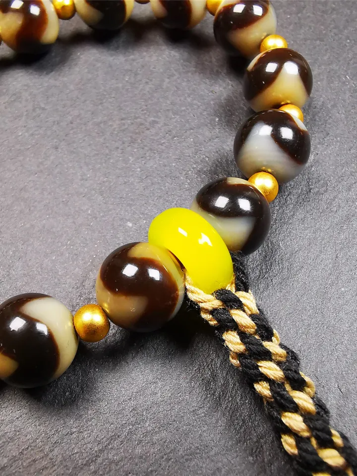 Gandhanra Tibetan Tiger Tooth Dzi Bead Bracelet Mala, 15 Beads,8.6"