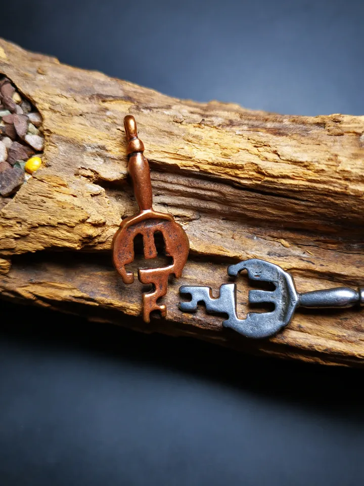 Gandhanra Antique Tibetan Amulet Pendant,The Key of Heart, Trantic Buddhism Dharma, Made of Cold Iron / Brass