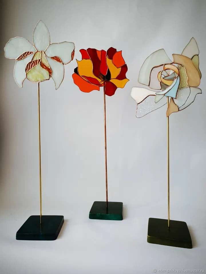 Poppy with Bud, Seed Pod, and Leaf on a Stand, Stained Glass Poppy, Tiffany Style Wildflower, Decorative Glass Poppy, Poppy Flower with Bud and Leaf, Handmade Glass Bloom, Poppy on a Stand