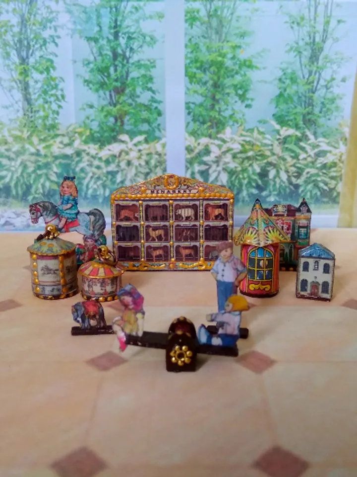 Set of little things for a dollhouse. Dollhouse miniature.1:12 scale.