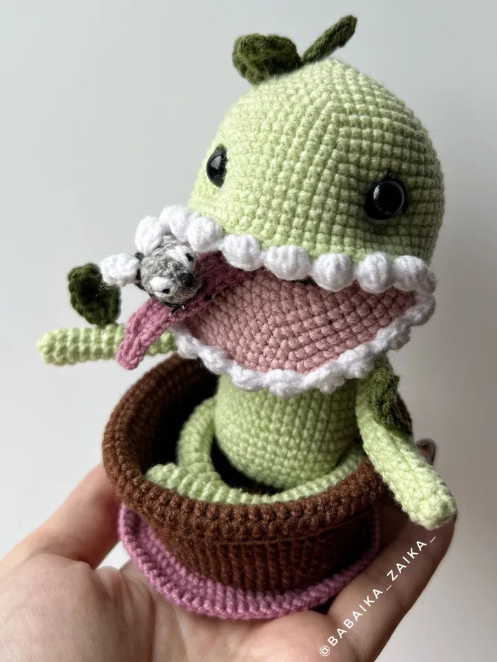 PDF Crochet Venus Fly Trap Pattern, Amigurumi Halloween Ornament Crochet Fly Trap Doll Pattern, Amigurumi Cute Monster Crochet Plant pattern