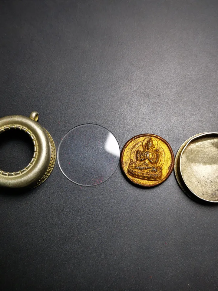 Gandhanra Antique Gau Ghau Shrine, with Old Chenrezig Tsa Statue,Round Tibetan Buddhist Altar Amulet Pendant,Made of White Copper