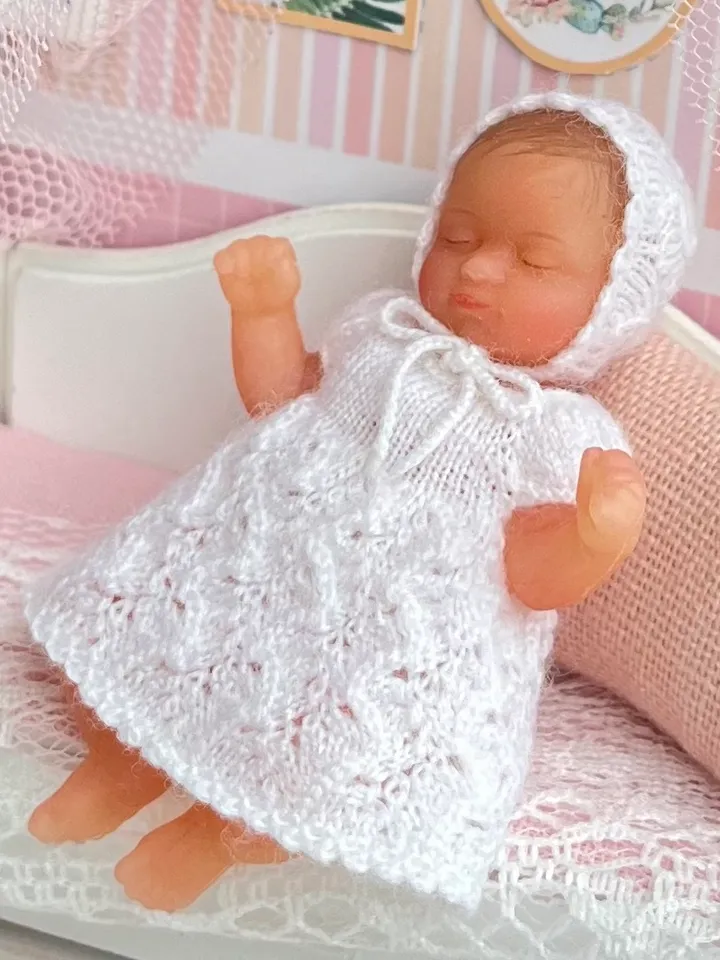Miniature dress and hat for silicone Zuru baby doll