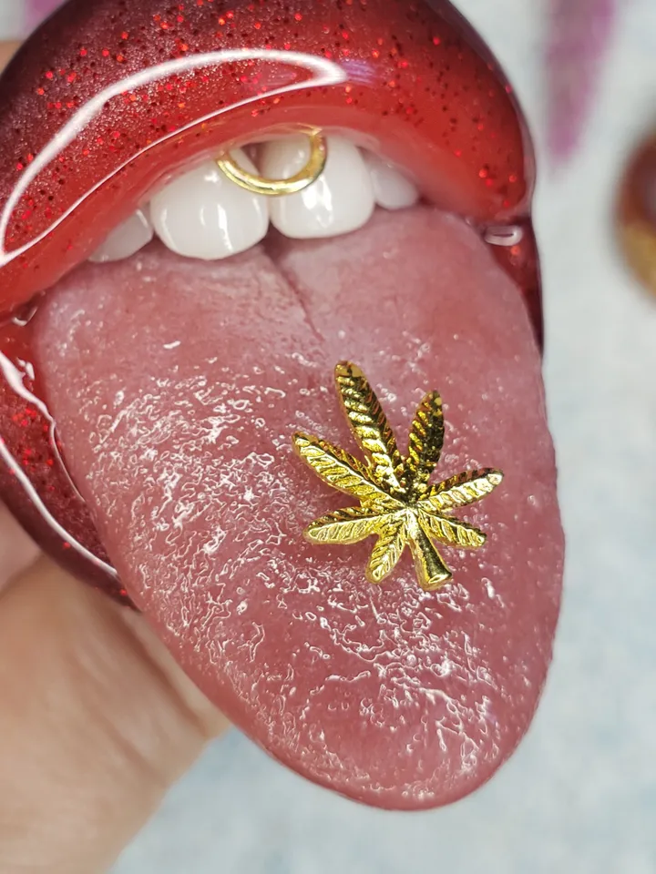 Only to be custom made (orders being taken for the middle of February 2025) Glossy Glittery Red vampire Lips phone grip (not swappable) with tongue piercing
