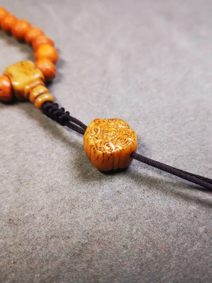 Gandhanra Tibetan Bone Carved Mala Pendant, Lucky Knot Amulet for Prayer Bead,Amulet
