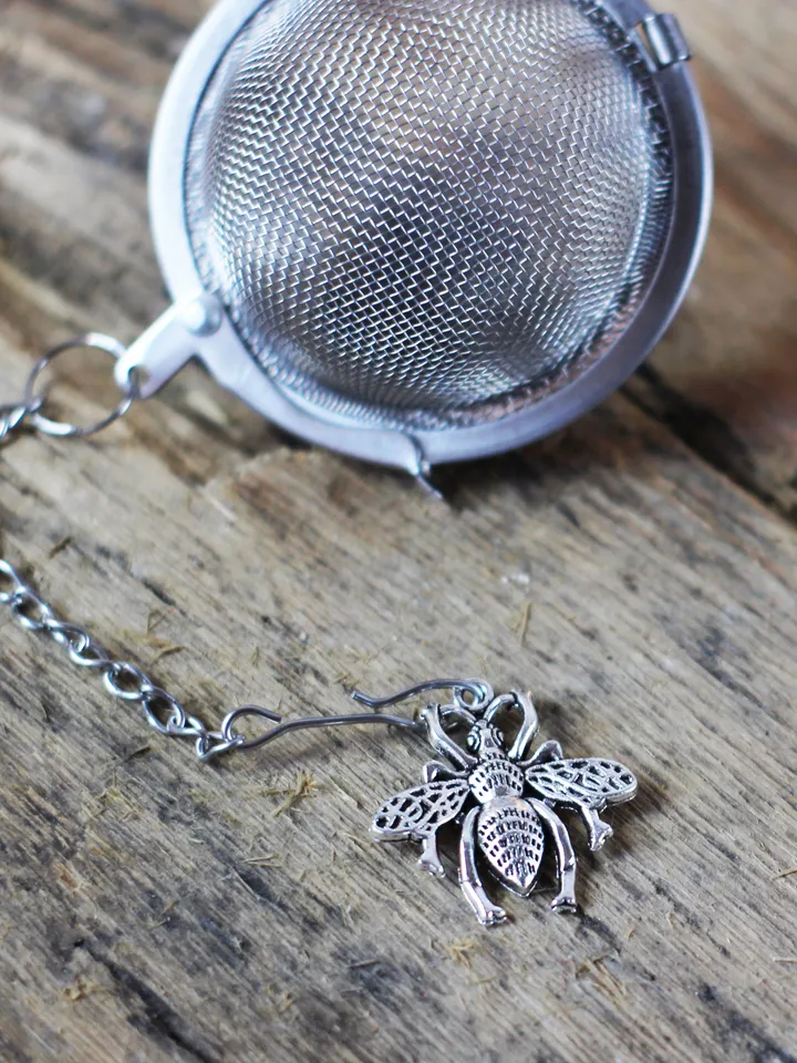 Honey bee tea infuser for loose leaf tea, Tea Maker with bee charm, Tea Steeper bee pendant, Herbal tea gift