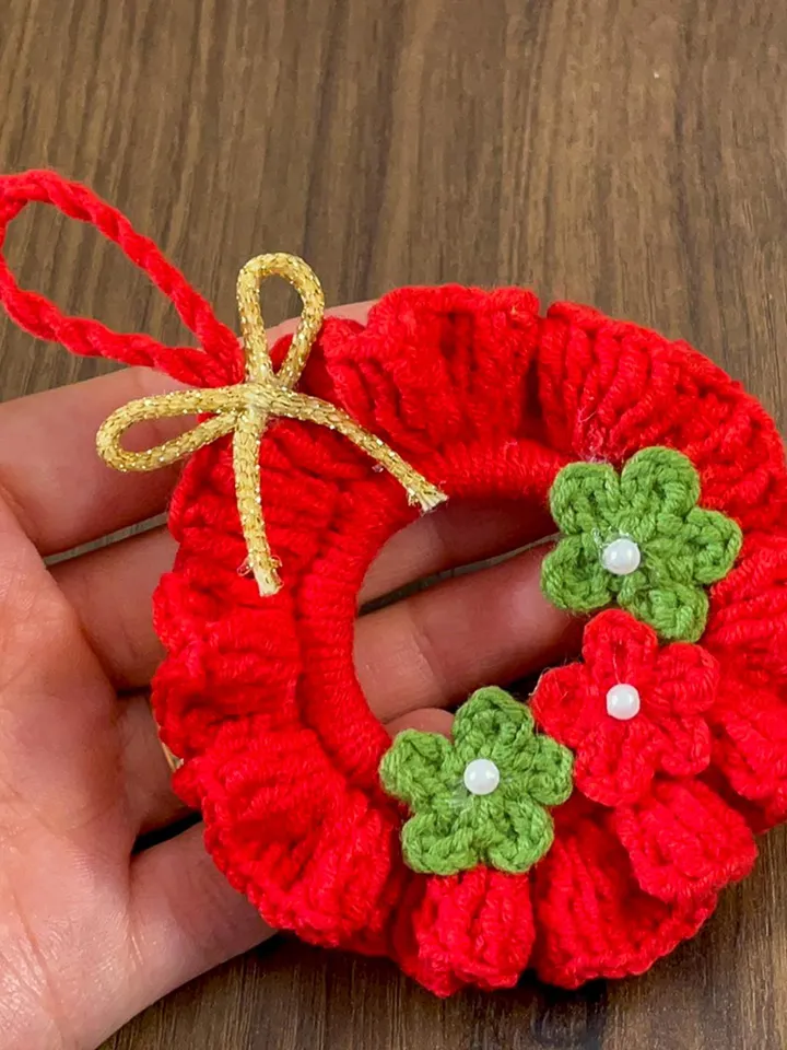Crochet Ruffled Flower Wreath Pattern, DIY Red Christmas Ornament PDF, Handmade Festive Décor Tutorial, Beginner Holiday Craft Project