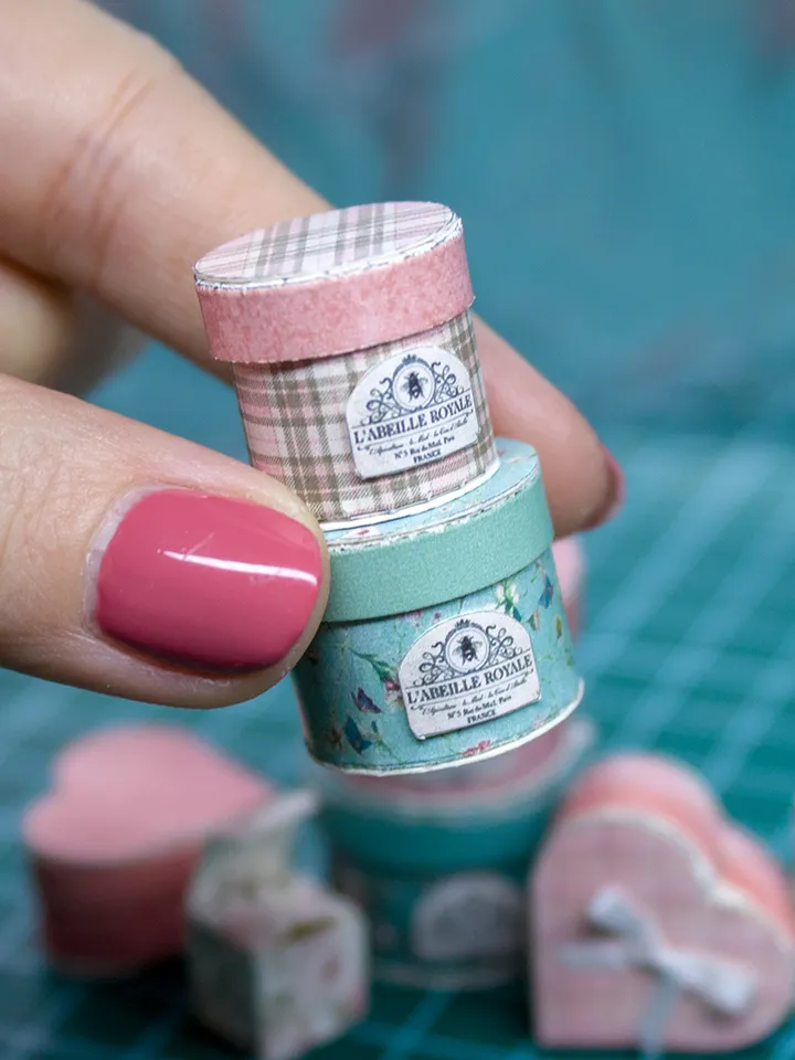 TEMPLATE Miniature Valentine's round and heart boxes for 1:12 scale dollhouse