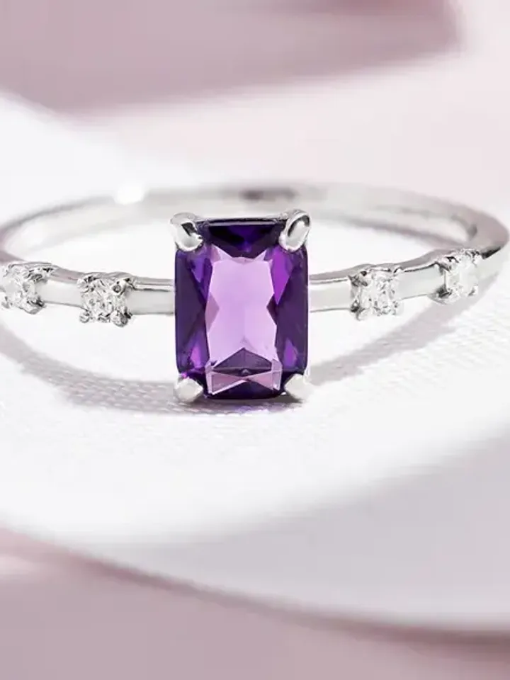 Ring with natural amethyst