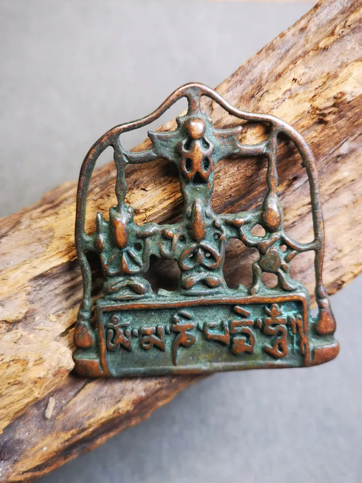 Gandhanra Tibetan Buddha Statue Badge,Three Great Bodhisattvas,Chenrezig,Manjushri,Vajrapani,40 Years Old