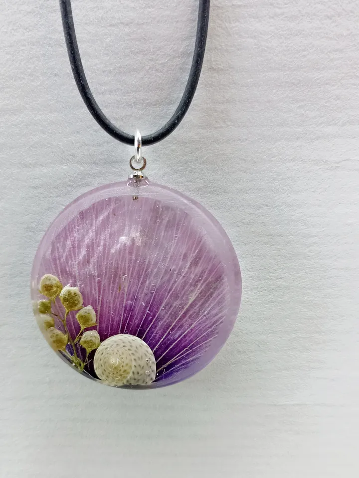 Round charm necklace with a lavender-pink malva petal, sorrel flowers and a snail shell Resin pendant with flowers