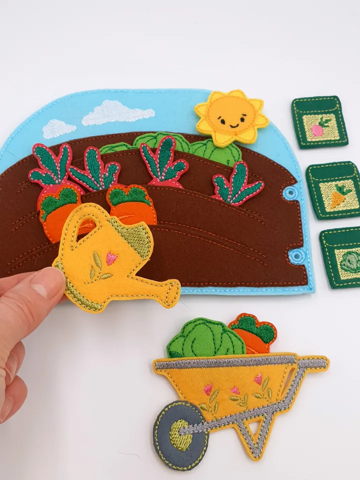 Farm Quiet Book ITH Embroidery Design Set, Felt Activity Book Pattern with Finger Puppets, Educational Farm Toy 5x7 Hoop