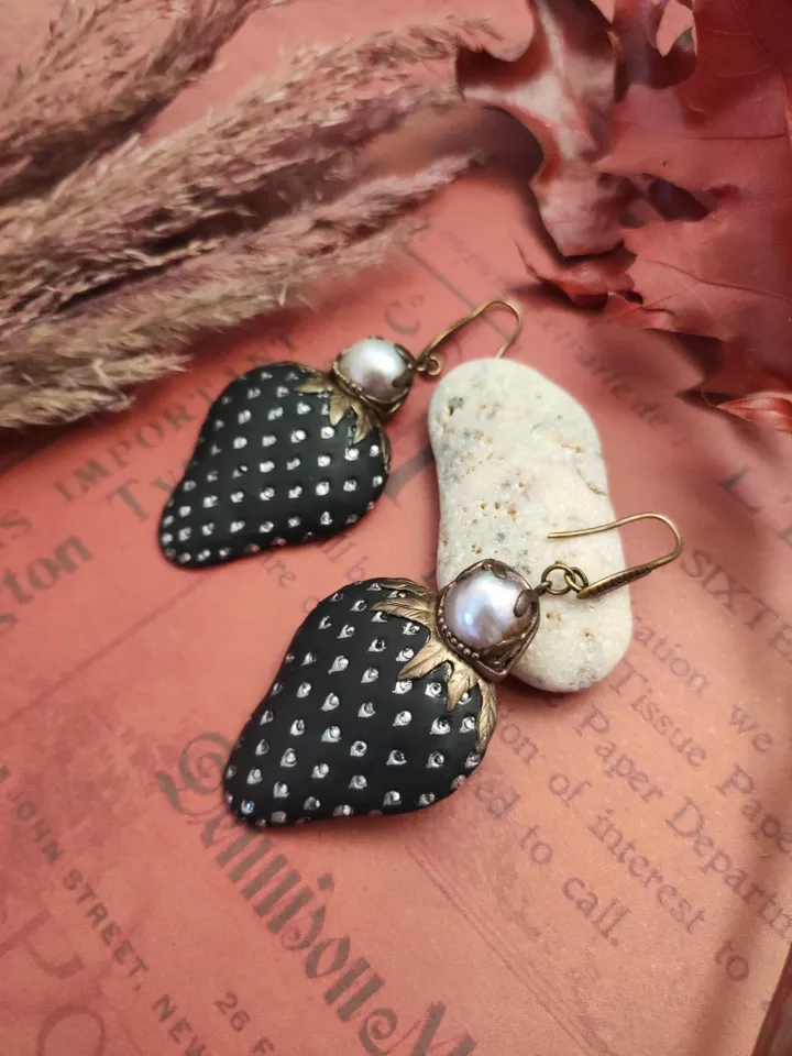 Polymer Clay Earrings Black Strawberry, Strawberry Eariings, Black Strawberry