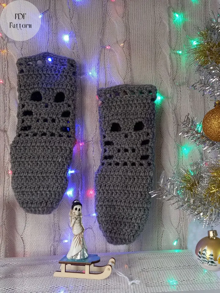 Crochet socks pattern, House slippers with skulls, PDF Pattern warm socks, Wool women's slippers