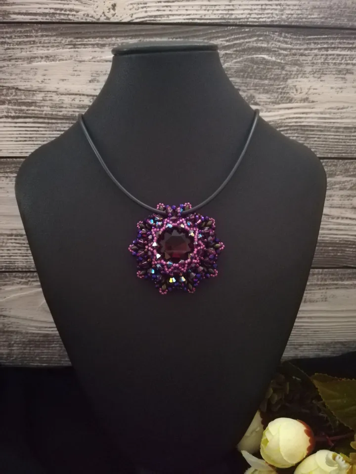 Round pendant hanging, Pendant rivoli and pearls , Lace Necklace