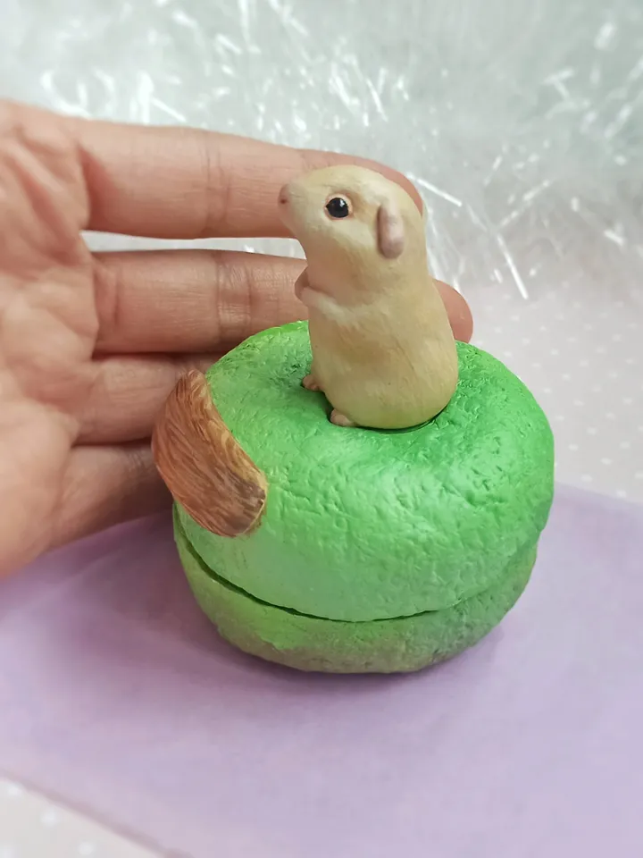 a Guinea pig ashes small URN (US discount)