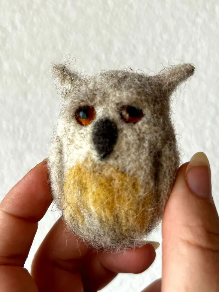Owl felt brooch, handmade, felting, owl