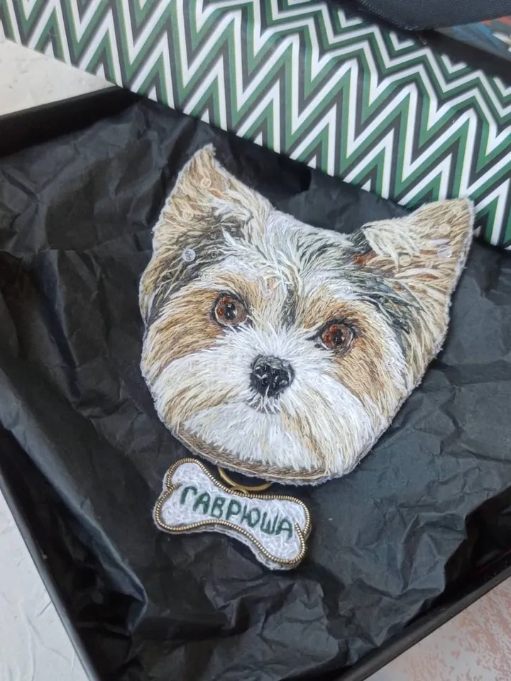 Portrait brooch