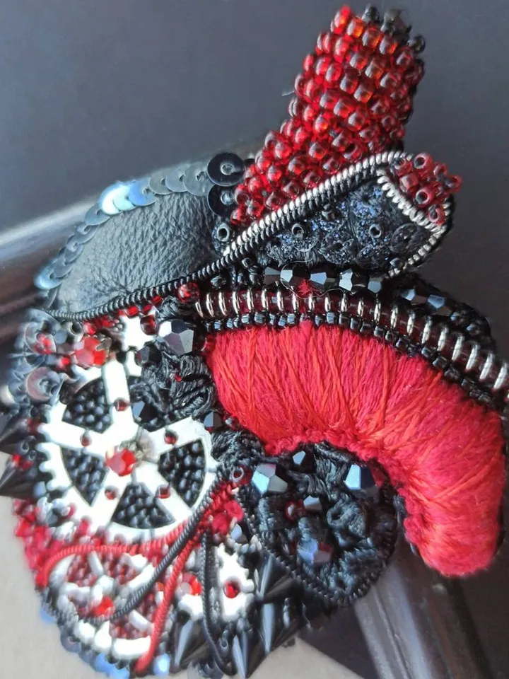 Brooch "Mechanical Heart"