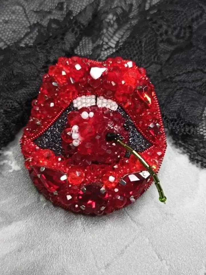 Broach lips