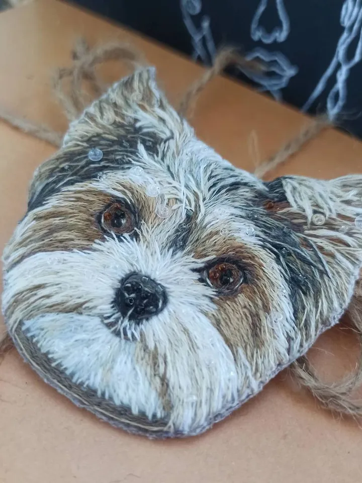 Portrait brooch