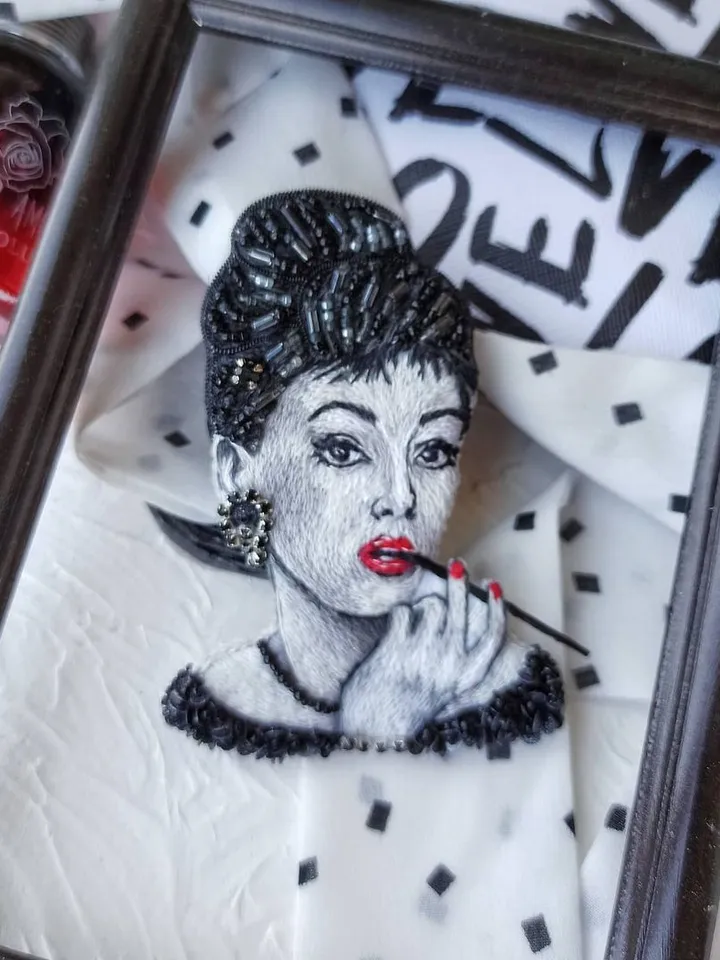 Brooch "Business Woman"