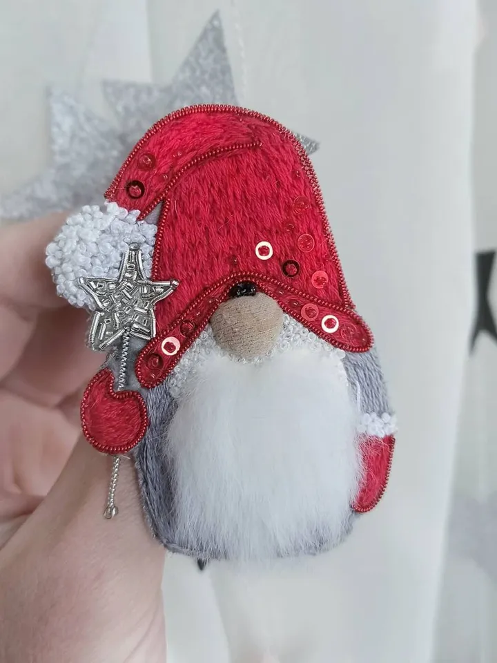 Brooch is a magic gnome