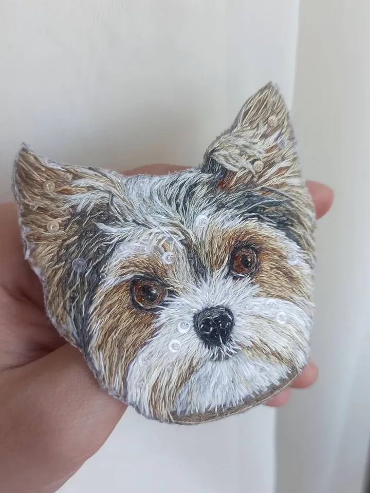 Portrait brooch