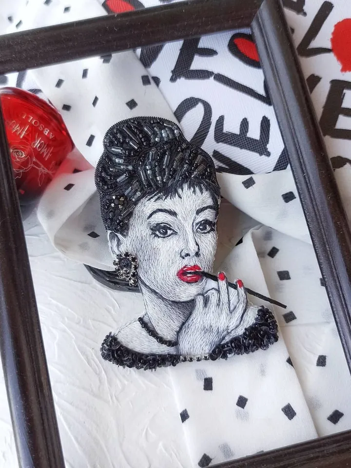 Brooch "Business Woman"