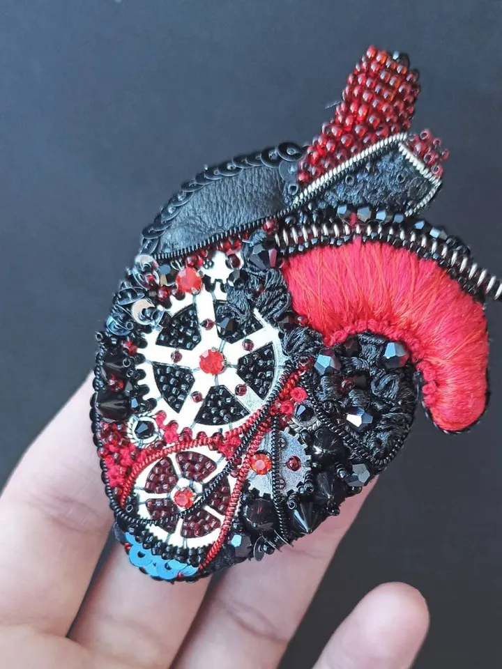 Brooch "Mechanical Heart"