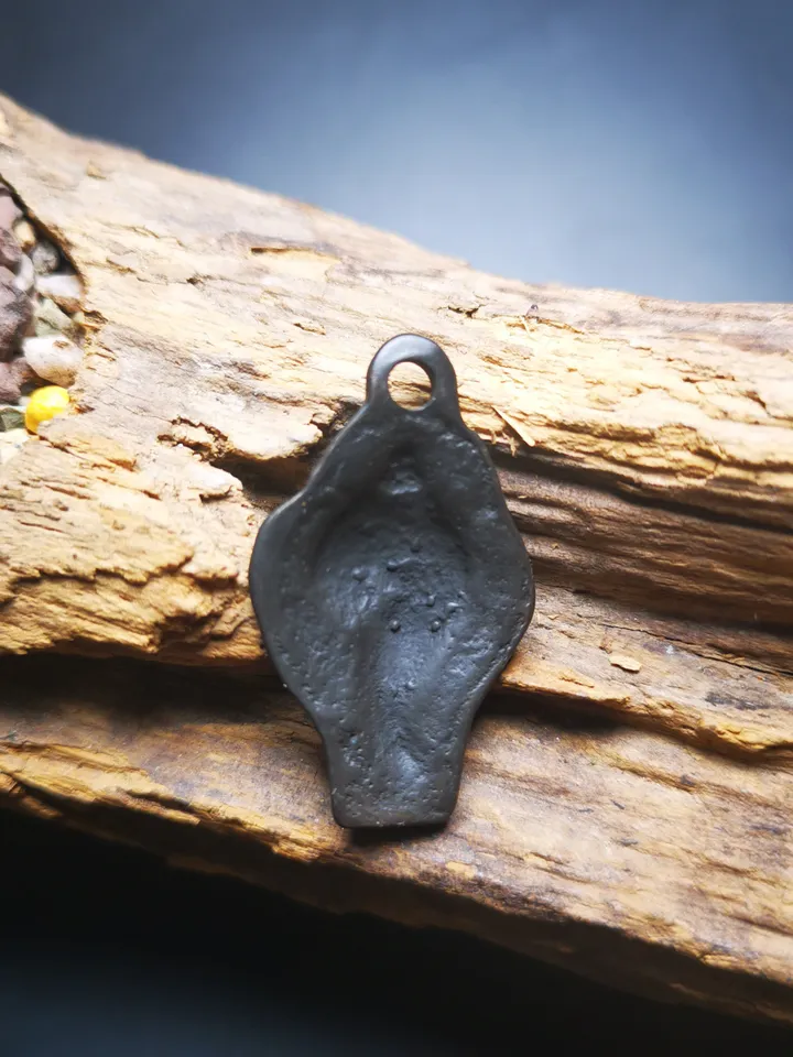 Gandhanra Antique Shankha(Divine Conch) Badge,Tibetan Buddhist Protective Amulet Pendant,Made of Thokcha,60 Years Old