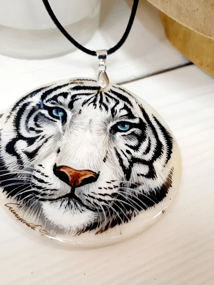 Endangered Elegance: Exquisite Mother-of-Pearl Pendant Depicting Majestic White Tiger - Symbol of Strength, Ethereal Grace, and Beauty