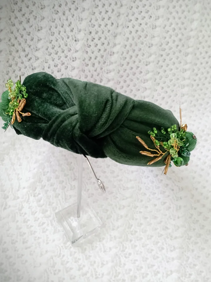 Green tie headband for woman, emerald beaded crystal headband for girls, velvet embroidered headband, embellished headband