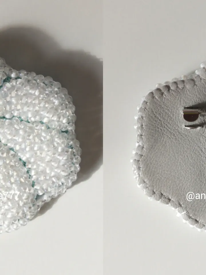 Chamomile beaded brooch