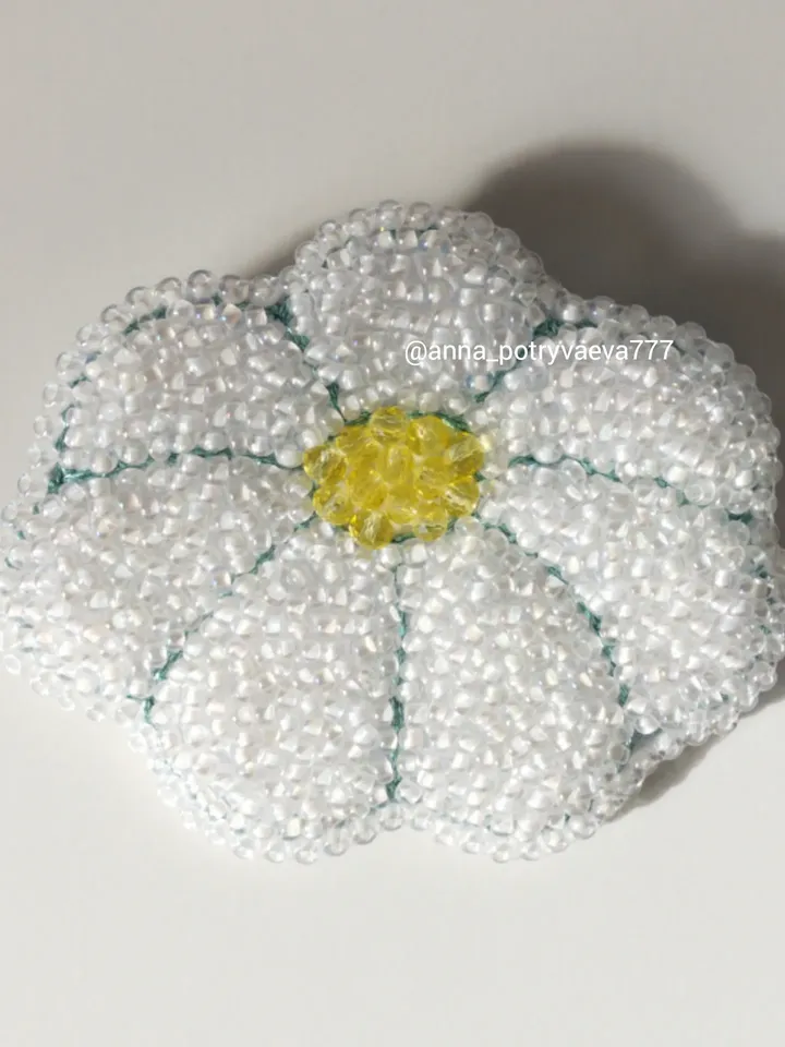 Chamomile beaded brooch