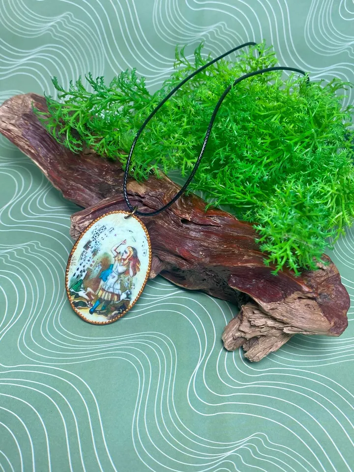 Handmade jewelry. Pendant in the style of "Alice".
