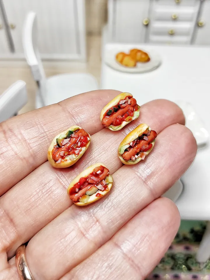Fast food for dolls - Hot dog - Realistic hot dog - Dolls sandwich - miniature food - mini food - tiny food - small food